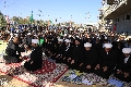(١٢٤) آية الله الشيخ باقر الايراوني يؤم المصلين في الموقع المركزي للمشروع التبليغي للحوزة العلمية في زيارة الأربعين